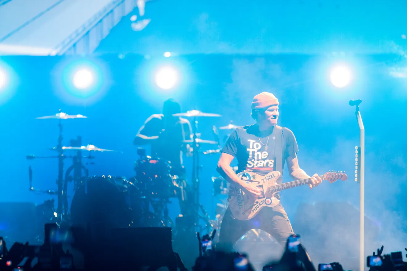 Tom Delonge in blue light