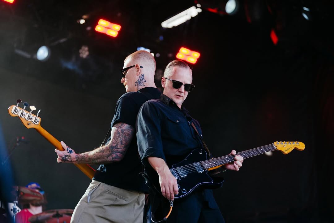 Max and Jon back to back