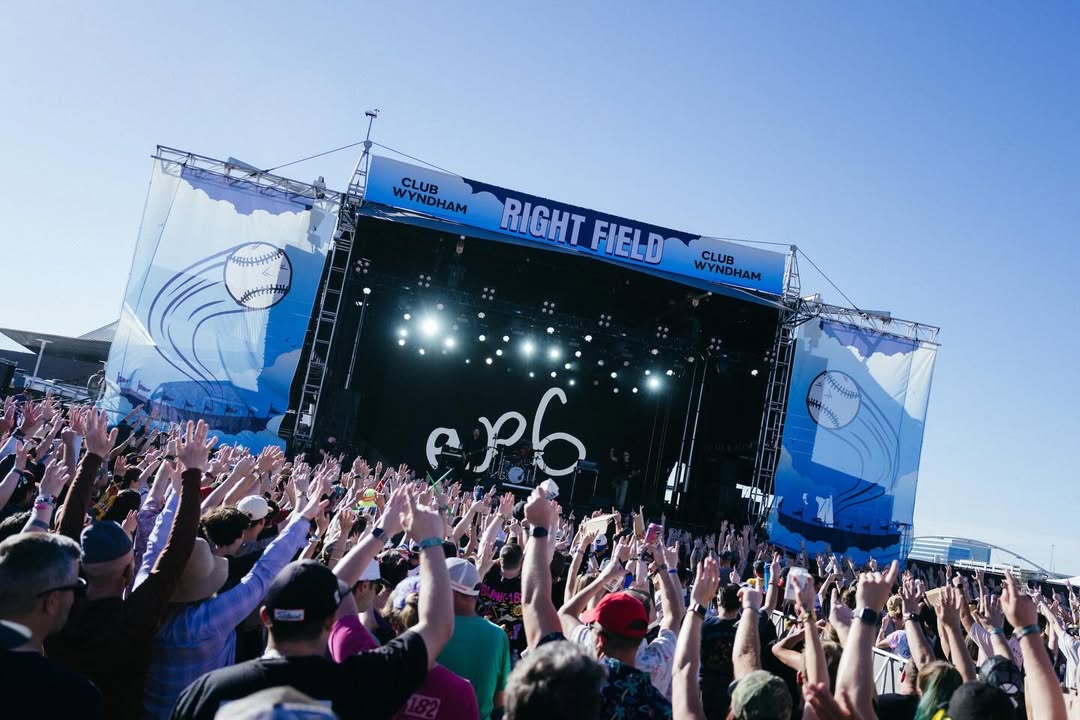 Right Field stage with Eve 6 from a distance