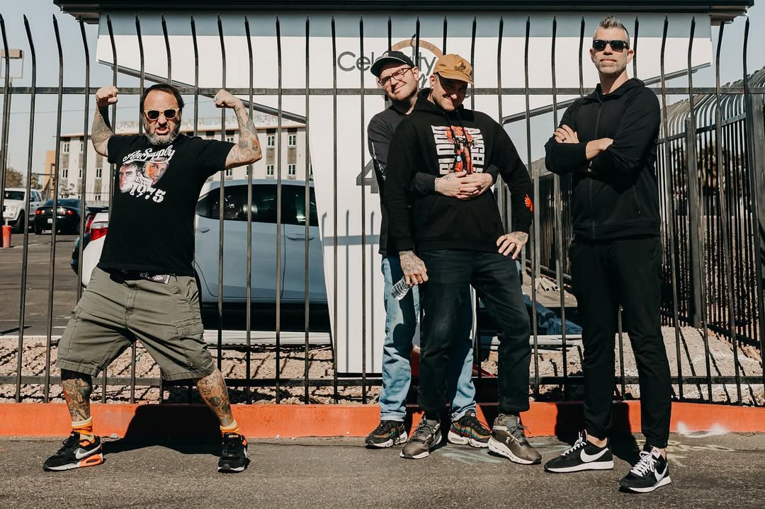 New Foung Glory outside the gates of Celebrity Theatre