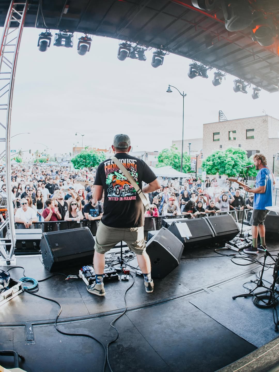 Fourbanger and the crowd
