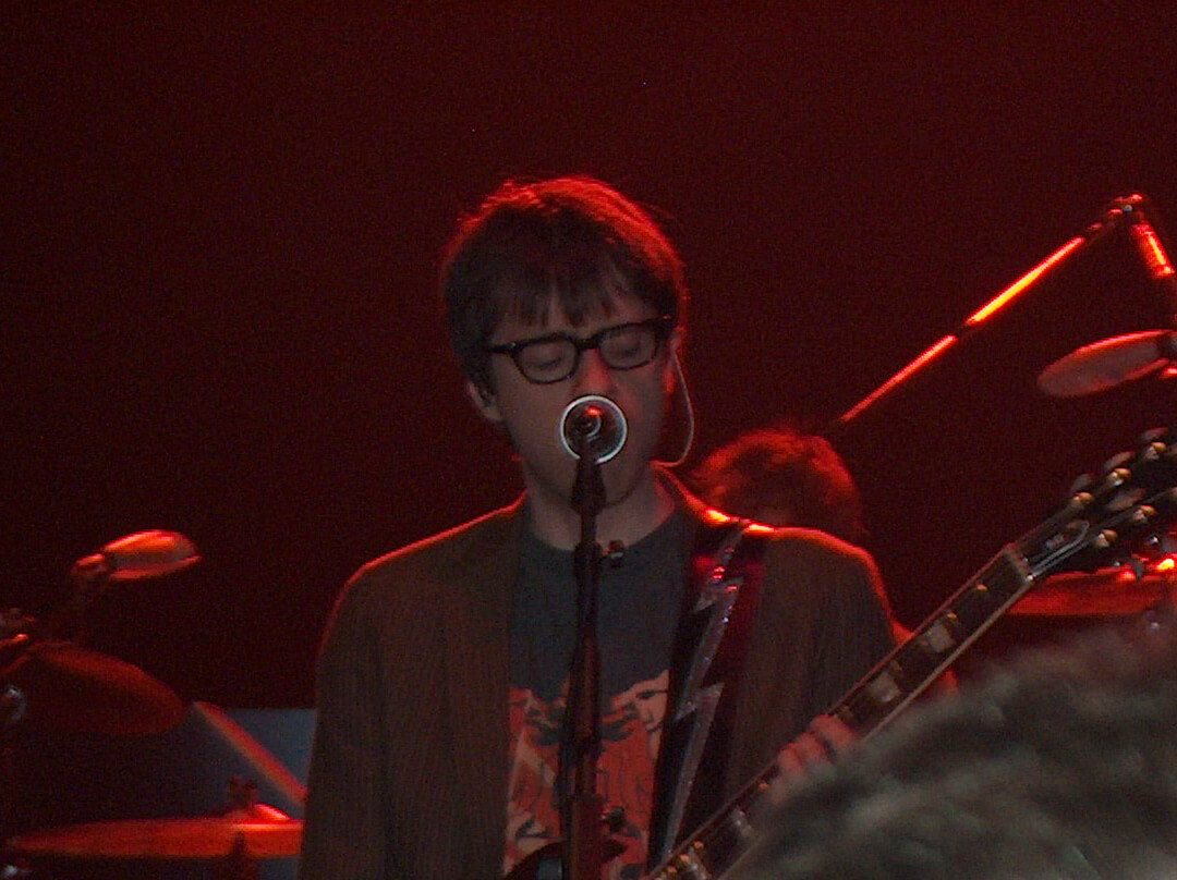 closeup of Rivers singing